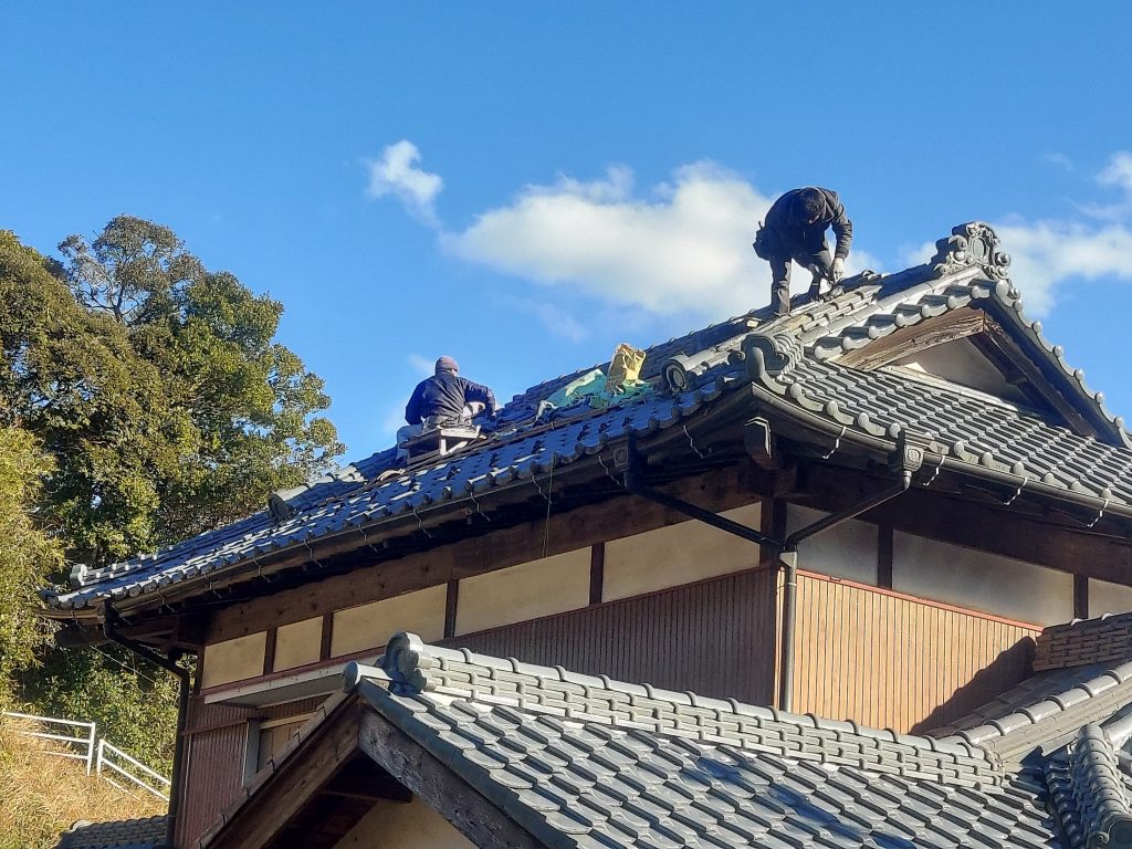 茂原市 屋根化粧棟積み直し