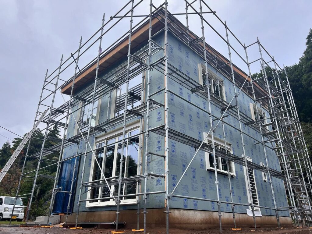 市原市 S様邸 住宅今回は市原の市街化調整区域の住宅二階建てになります！上棟、内部の筋交など終わっており、軸組の検査日でした問題なく検査もおわり、これから外壁内部と仕上げます！今後も投稿していきます！⁡