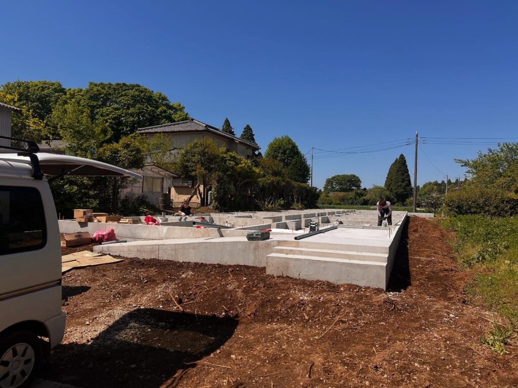 東金市 有料老人ホーム新築工事今回は東金市に有料老人ホームを建てたいということで設計業務させていただいた物件の確認申請が終わり基礎工事に入りましたので投稿します！⁡延面積が400㎡もある老人ホームになります！また載せさせていただきます！