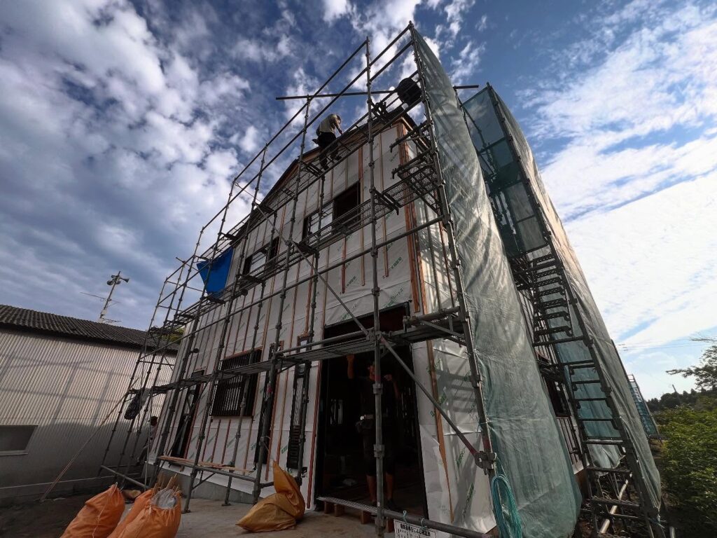 東金市 有料老人ホーム新築工事前回基礎工事を載せさせていただきた物件です！上棟も終わり、壁も塞ぎ終わりました！完成が楽しみです！⁡