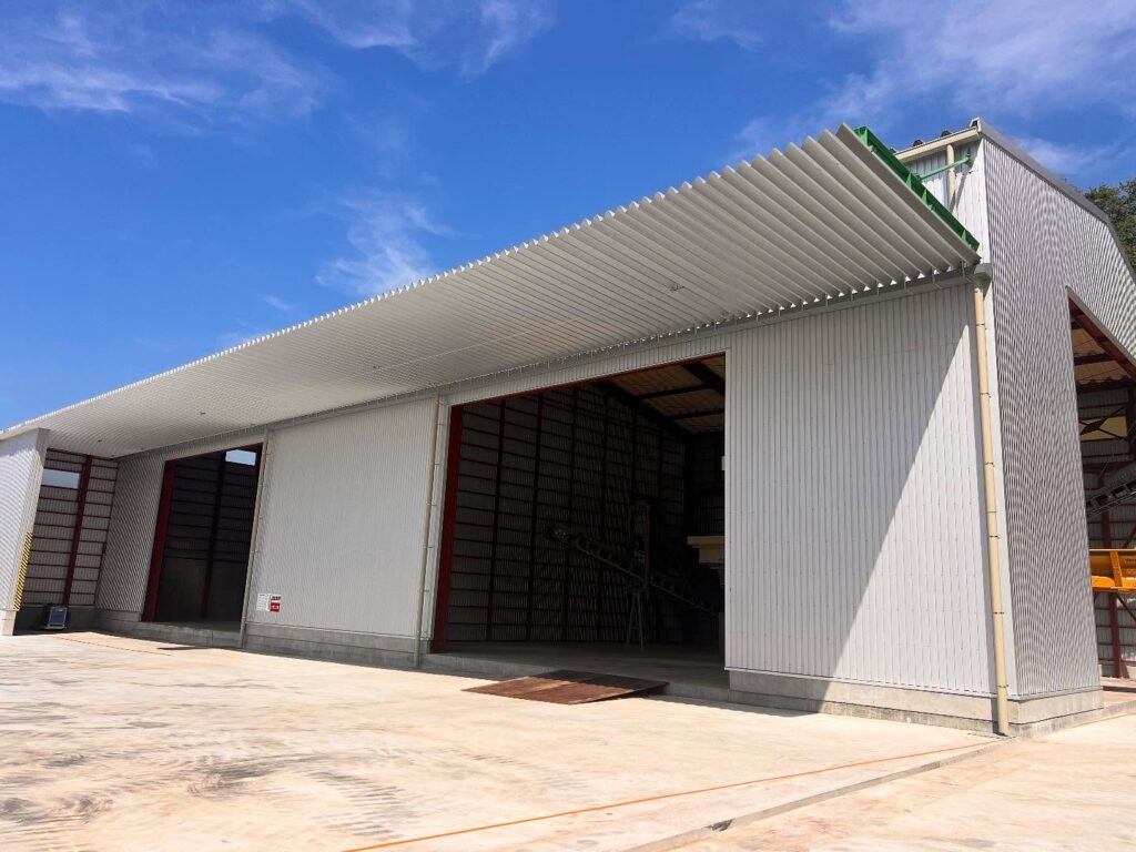 茂原市 製品ストックヤード今回は今現在も産業廃棄物中間処理施設としてやってます処理施設の製品ストックする場所を必要とするということで計画があった物件です！開発や構造等が大変でしたが完成写真を投稿します！⁡